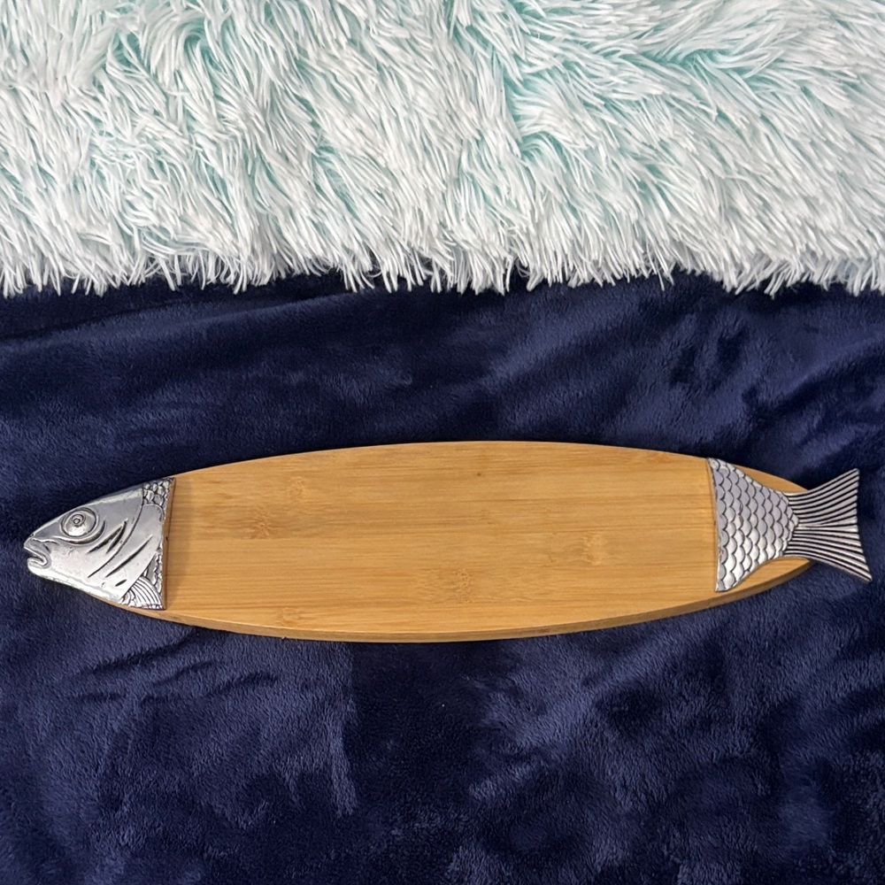 Silver and Brown Fish-Shaped Platter
 impressive when serving Bagels and Lox